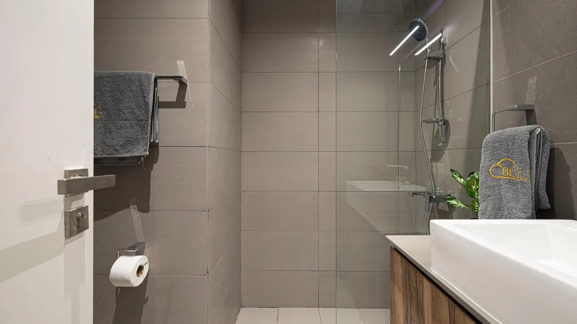 Apartament 1Br The Monarch Suite By Blue Cloud Holidays Szardża