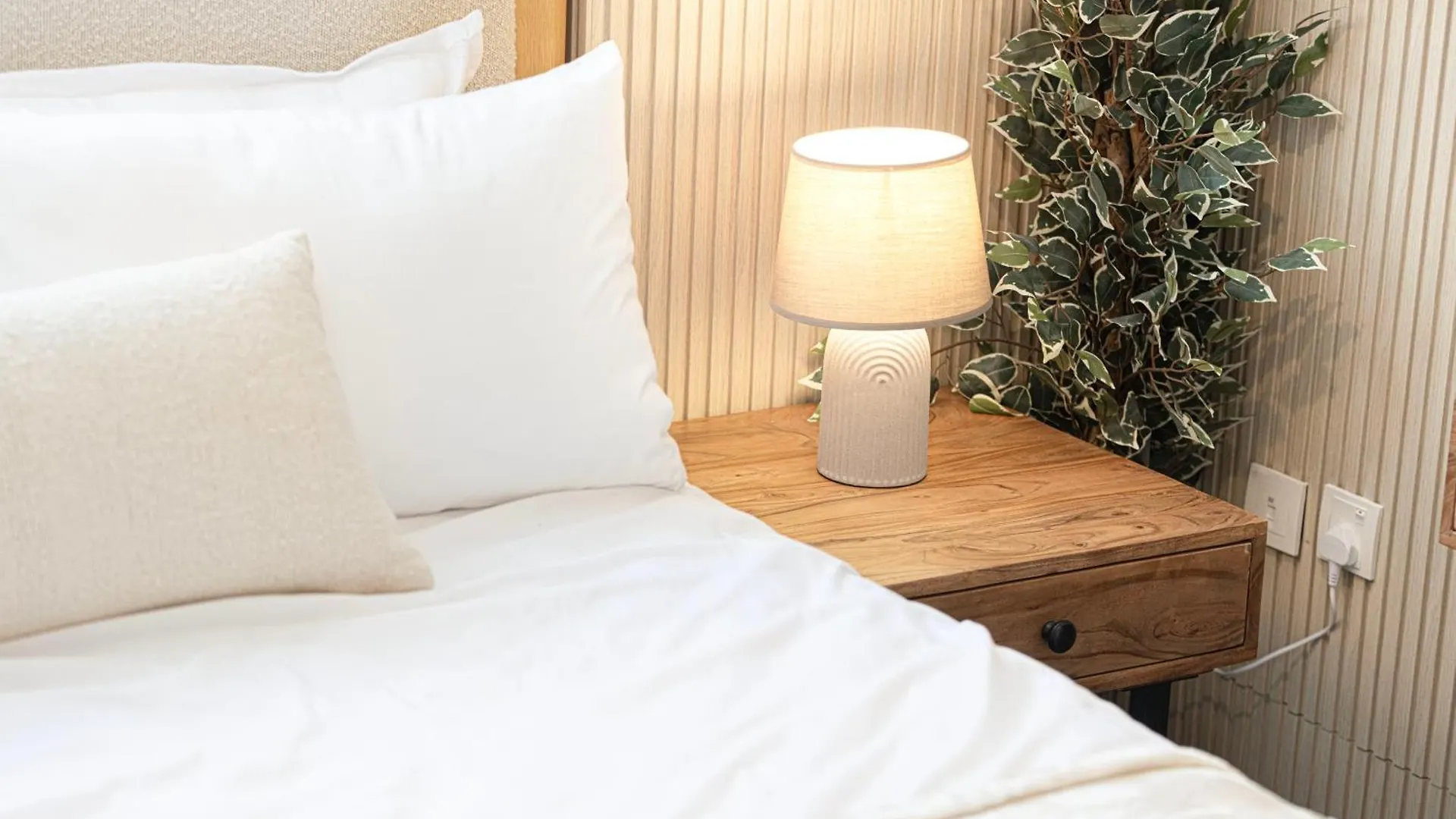 1Br The Monarch Suite By Blue Cloud Holidays Szardża
